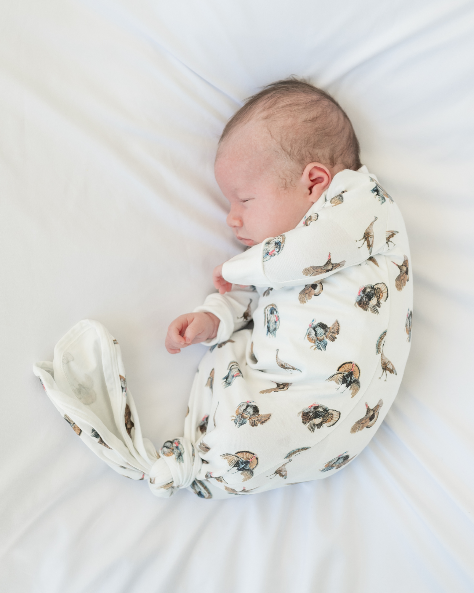 Baby’s early moments in comfy gown and hat set featuring playful turkey design