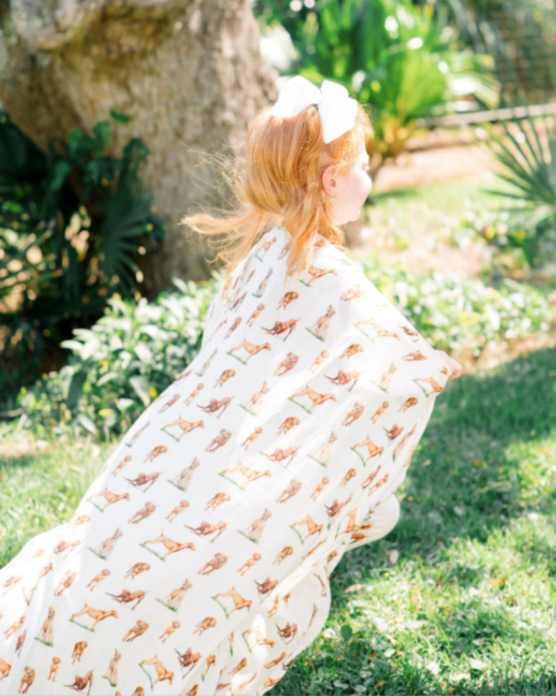 Vizsla print baby swaddle blanket. Gender-neutral dog-themed swaddle for newborns