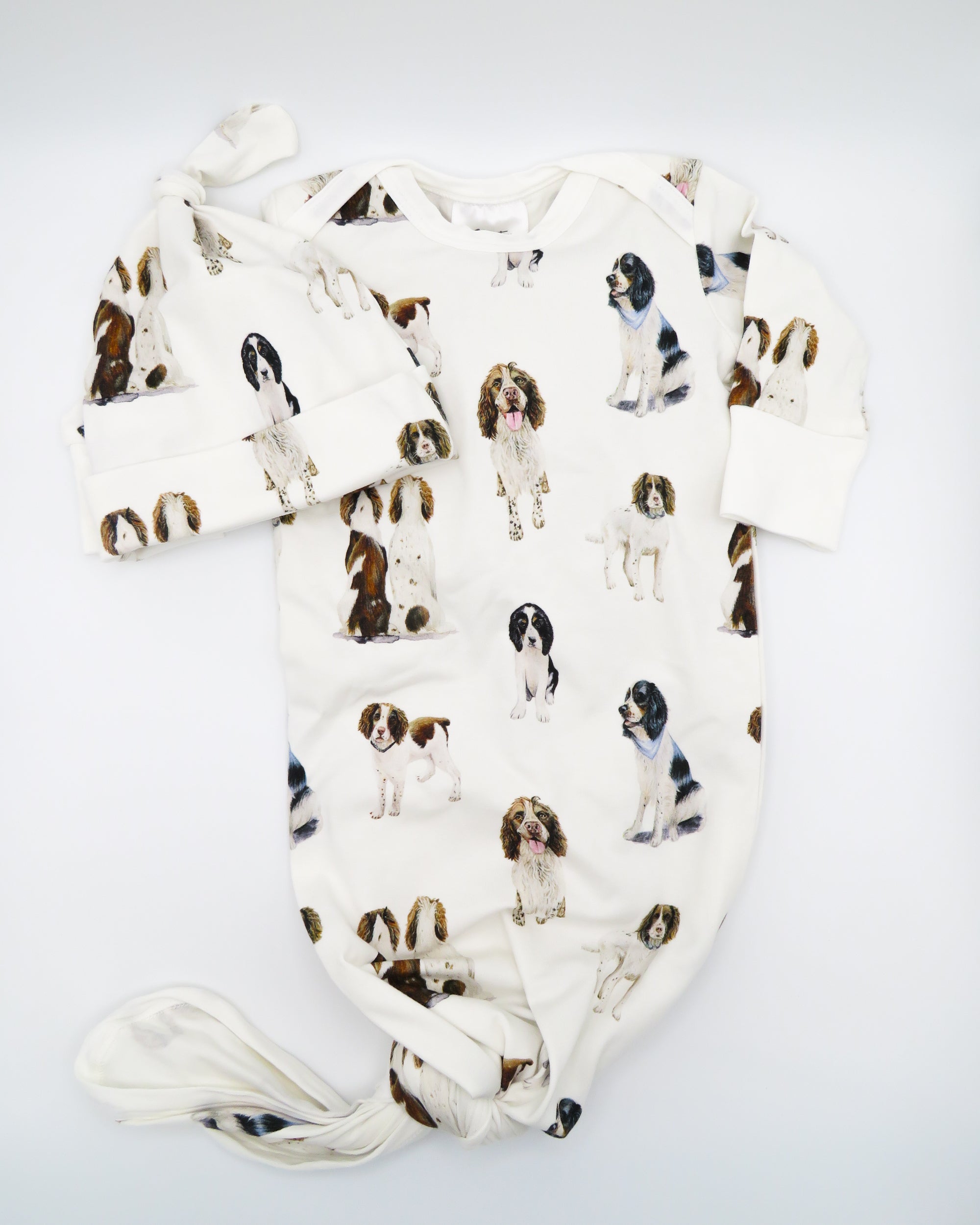 Springer Spaniel newborn gown and hat set. Cute dog-themed baby sleepwear for boys and girls