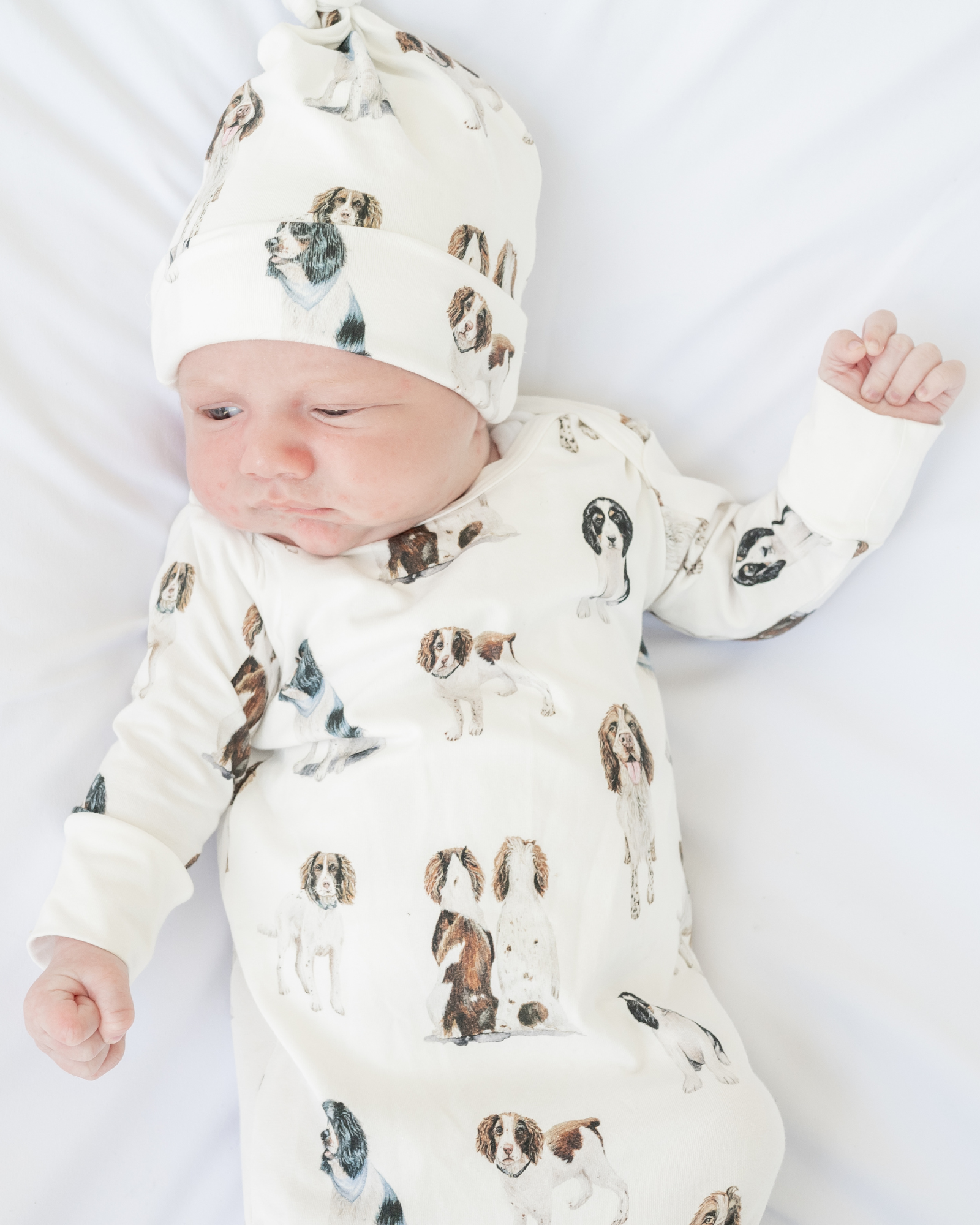 Springer Spaniel newborn gown and hat set. Cute dog-themed baby sleepwear for boys and girls