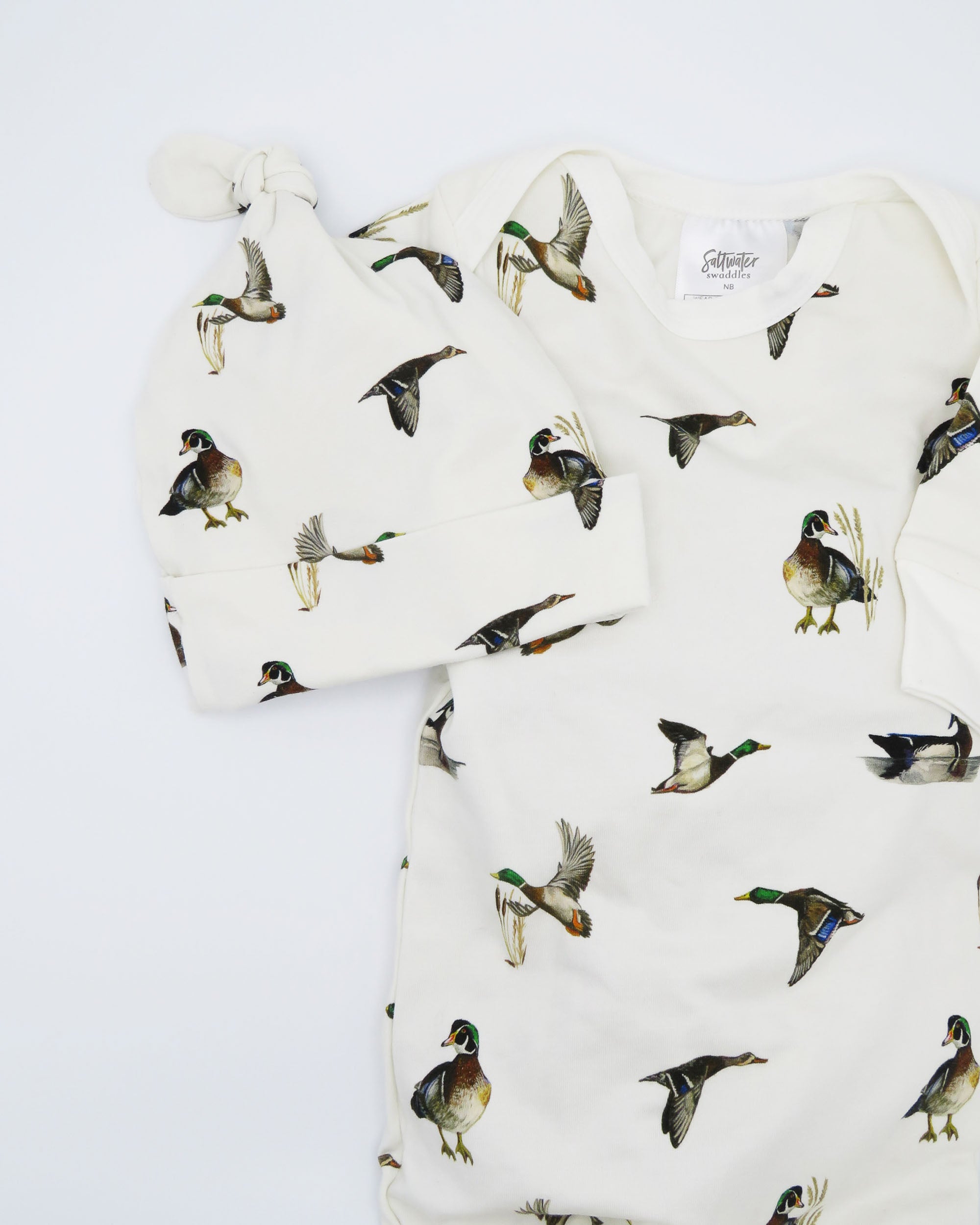 Baby Duck Gown and Hat Set - Perfect for Newborn Photos