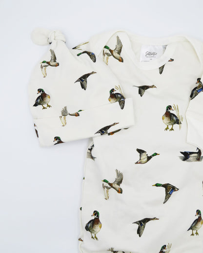 Baby Duck Gown and Hat Set - Perfect for Newborn Photos