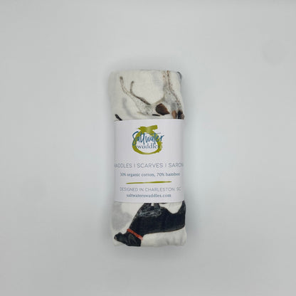 Comfy and breathable swaddle with German Shorthaired Pointer printed on soft white fabric, good for baby’s early days