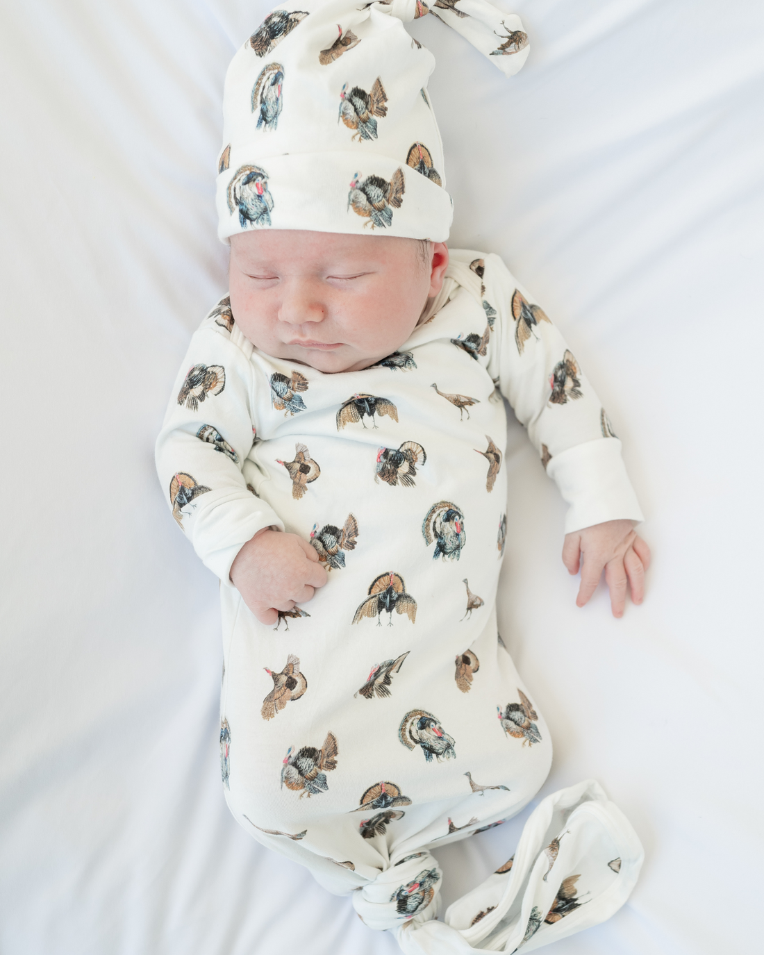 Baby’s early moments in comfy gown and hat set featuring playful turkey design