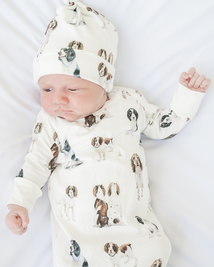 Springer Spaniel newborn gown and hat set. Cute dog-themed baby sleepwear for boys and girls