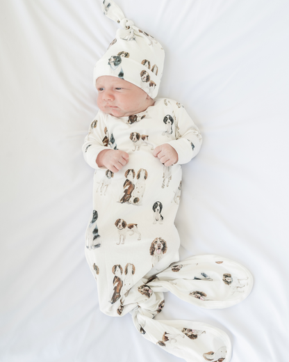 Springer Spaniel newborn gown and hat set. Cute dog-themed baby sleepwear for boys and girls