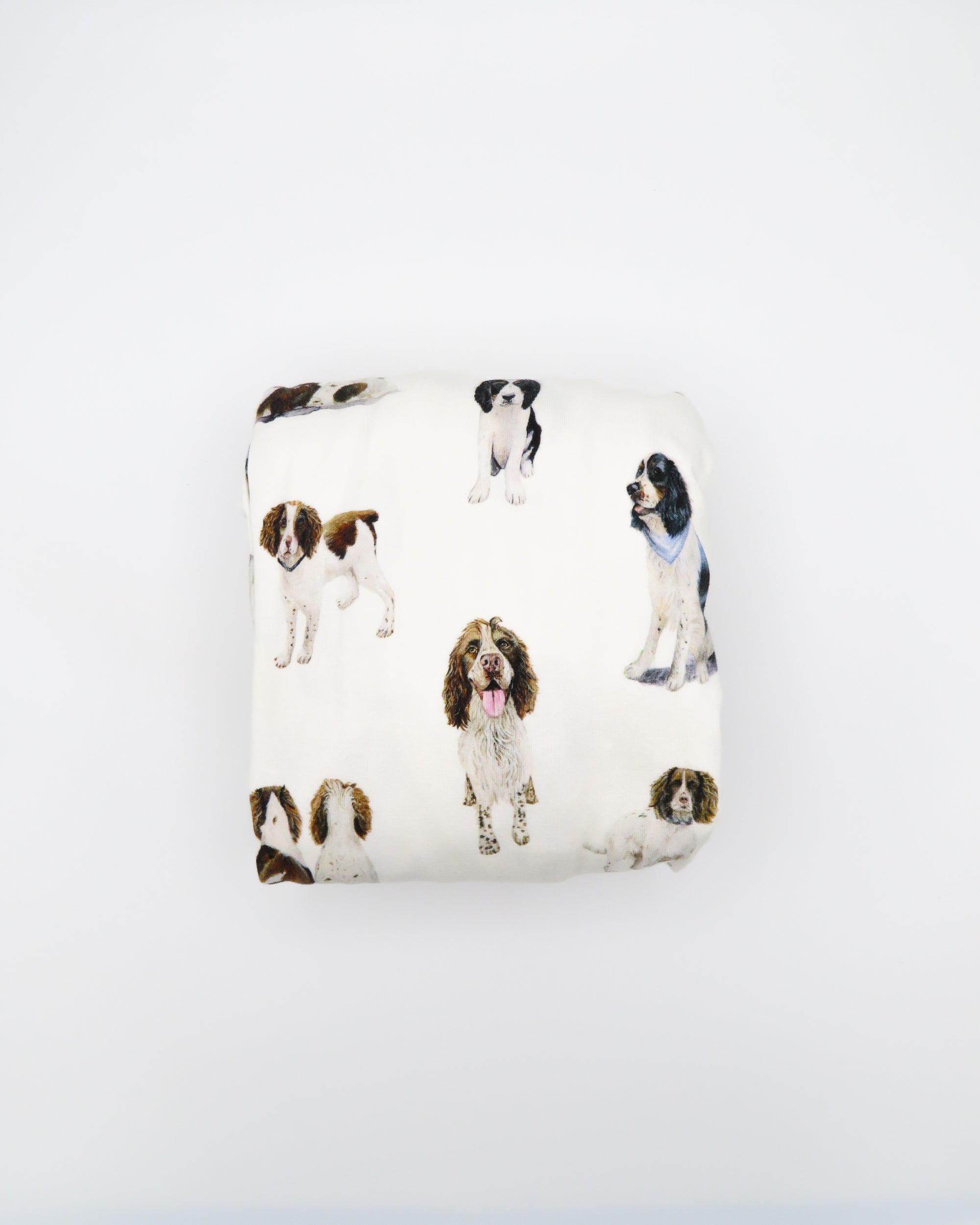 Soft Springer Spaniel print crib sheet for baby nursery. Hypoallergenic and breathable crib bedding. Springer Spaniel dogs printed on soft white fabric.
